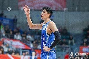 除了外线铁都很好！邹阳14投6中 拿下19分12板1助1断1帽两双数据 - 资讯配图