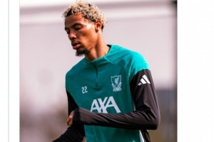 巴黎圣日耳曼官方社媒留言：祝埃基蒂克早日康复 - 资讯配图