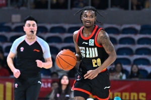 马凯尔·约翰逊遭遇右侧腘绳肌内侧肌腱断裂 预计康复周期约8周 - 资讯配图