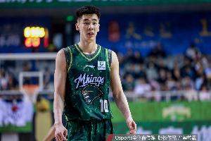 外线有谱！郭昊文半场9中4拿13分3板 三分6中3 - 资讯配图