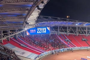 武汉三镇主场对阵成都蓉城，共22113名球迷来到现场观战 - 资讯配图