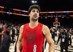 阿夫迪亚：马刺带来了巨大挑战 两队都很年轻且缺乏经验 - 资讯配图