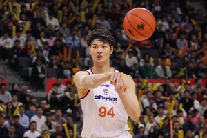 轻轻松松!王哲林6中4拿到12分7板2助1断 正负值+21 - 资讯配图