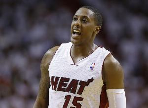 查尔莫斯：NCAA夺冠比NBA难 大学输一场赛季就结束了 - 资讯配图