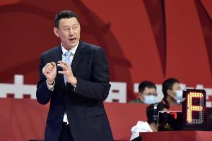 解说:相信对李楠来说是相当难熬无奈的三年 今天欢迎他回归 - 资讯配图
