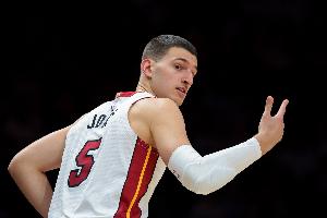 约维奇：在热火必须做到完美无瑕 但凡稍有差池就只能坐穿板凳 - 资讯配图