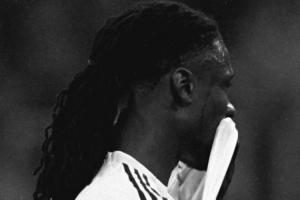 染红致出局！卡马文加：我为失误承担全部责任，向球队和球迷致歉 - 资讯配图