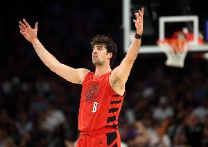 阿夫迪亚：文班亚马是盖帽高手 我们会做出调整并命中高难度投篮 - 资讯配图