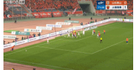 神仙球！克雷桑小角度任意球破门，颜骏凌不满防守，泰山1-1海港 - 资讯配图