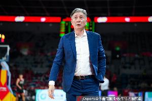郑导对球队表现给予肯定：每个人都在咬牙坚持 希望大家健康完赛 - 资讯配图
