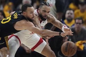 Slater:勇士和狄龙互相不喜欢 后者曾故意碰库里伤处&弄伤小佩顿 - 资讯配图