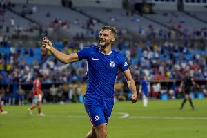 霍尔回忆世俱杯夺冠：在特朗普身边举起奖杯，那感觉太怪了 - 资讯配图