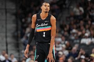 斯普利特：仅靠一对一防不住文班亚马 需要全队保持协防 - 资讯配图