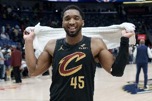 米切尔：这可能是我数据&表现最好的一季 本想得到更多MVP讨论 - 资讯配图