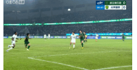 媒体人：恩科洛洛膝盖伤势不轻，在队医搀扶下离场 - 资讯配图