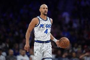 优势明显！半场篮板数魔术24-12领先黄蜂一倍 后场篮板20-11 - 资讯配图