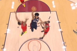 开场就来杀手锏！哈登连续连线阿伦 打进骑士今年季后赛前两球 - 资讯配图