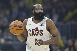 穿针引线+无解单挑！哈登半场10中5 得到15分2篮板6助攻1抢断 - 资讯配图