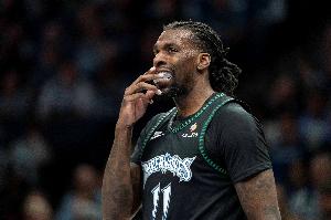 犯规困扰打得不好！里德仅打17分钟6中2拿到5分3板2助1断 4犯规 - 资讯配图