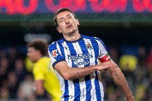 奥亚萨瓦尔：最后点球我背过身去没看 最后不是吐是喝了腌黄瓜汁 - 资讯配图