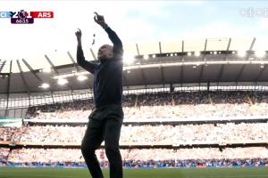 迎头痛击！曼城一个月内双杀枪手，联赛杯夺冠+联赛少赛1场差3分 - 资讯配图