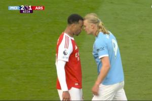 前英超裁判：加布里埃尔得感谢哈兰德，若后者顺势倒下就是红牌了 - 资讯配图