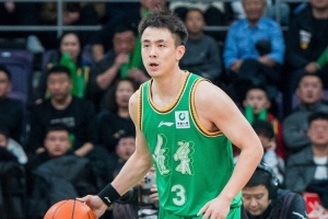 不足以赢球!赵继伟9中5拿到11分4助攻2抢断 - 资讯配图