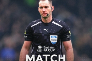 足总杯半决赛裁判确定:鲍森吹罚曼城vs圣徒 吉列特吹罚蓝军vs利兹 - 资讯配图