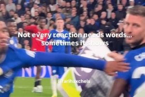 关系出现裂痕？福法纳被换下时未与罗塞尼尔教练组握手 - 资讯配图