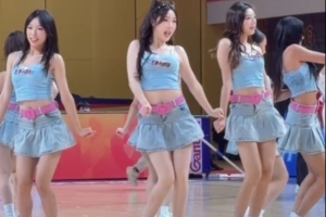 甜美可爱！媒体人晒广州男篮主场啦啦队的舞蹈表演视频 - 资讯配图
