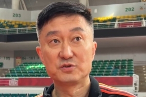 杜锋:我们目前很困难 徐杰身体不适 大外援需要等他到位 - 资讯配图