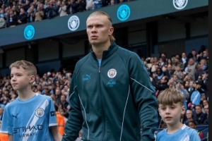 笑傲天王山之战！哈兰德社媒连发多张照片，庆祝击败阿森纳 - 资讯配图