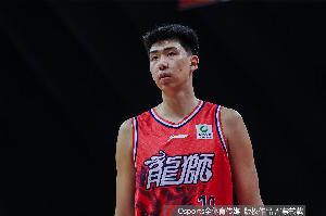内线支柱！徐昕首发32分钟拿8分16板2助1断2帽 正负值+18全场最高 - 资讯配图
