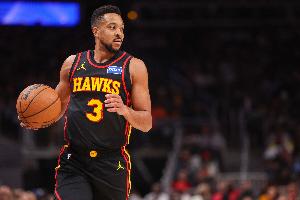 就靠你撑着！麦科勒姆半场9中6&三分5中3砍18分 球队唯一得分上双 - 资讯配图