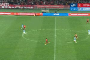 错失单刀！热菲尼奥接队友传球形成单刀，略显犹豫错失机会 - 资讯配图