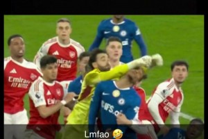 拉亚出击打中了佩德罗的头！哈兰德INS发帖：笑死我了视频